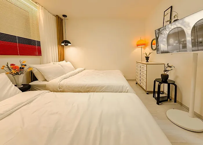 Yeoksam, Gangnam, Coex Starfield, Jamsil 20 Minutes, Itaewon 30 Minutes, Gangnam Plastic Surgery *