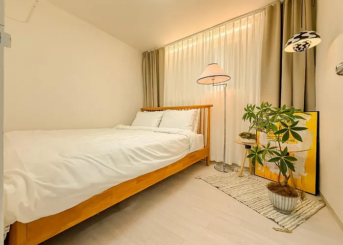 Yeoksam, Gangnam, Coex Starfield, Jamsil 20 Minutes, Itaewon 30 Minutes, Gangnam Plastic Surgery アパート