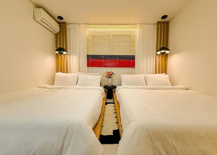 Yeoksam, Gangnam, Coex Starfield, Jamsil 20 Minutes, Itaewon 30 Minutes, Gangnam Plastic Surgery